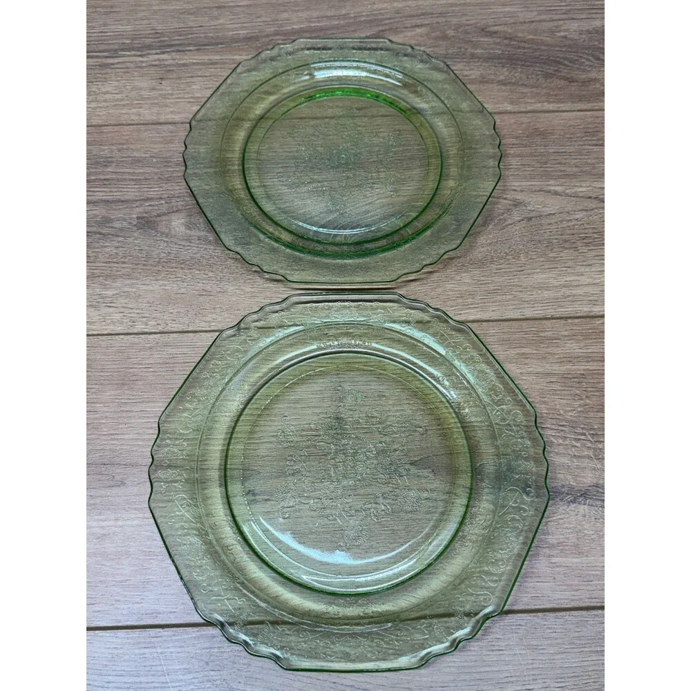 Hazel Atlas Florentine Poppy Uranium Glass Salad Plates Green 8-5/8